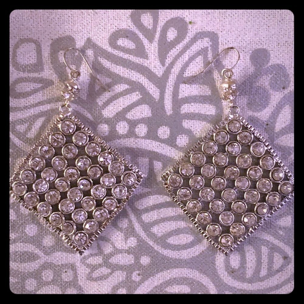 Cache crystal earrings with hook